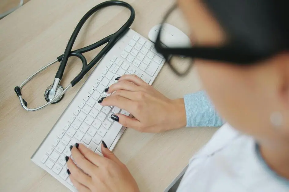 Best AI tools for doctors and healthcare professionals 2026